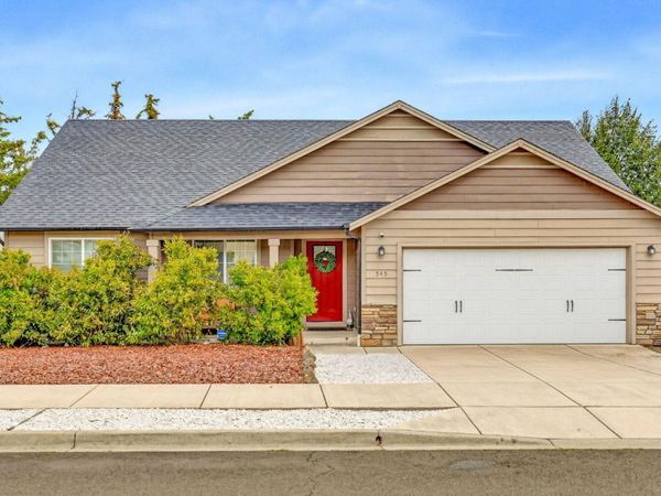 545 N Heights Drive, Eagle Point, OR 97524