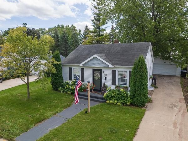 932 MANSION STREET, De Pere, WI 54115