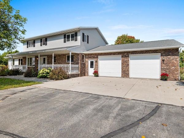 212 APPLE BLOSSOM LANE, Manitowoc, WI 54220
