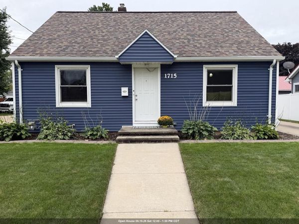 1715 E COLLEGE AVENUE, Appleton, WI 54915