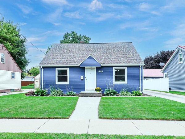 1715 E COLLEGE AVENUE, Appleton, WI 54915