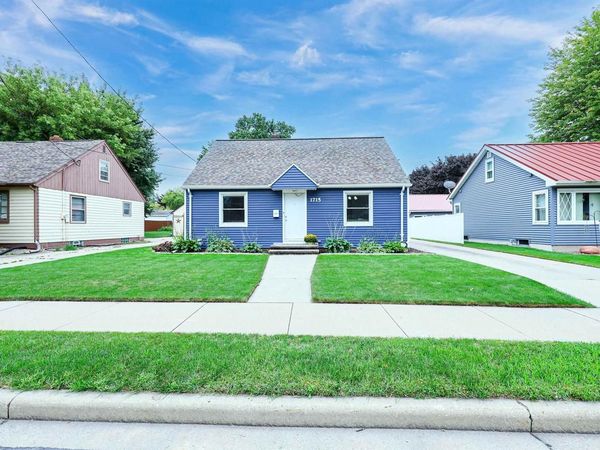 1715 E COLLEGE AVENUE, Appleton, WI 54915