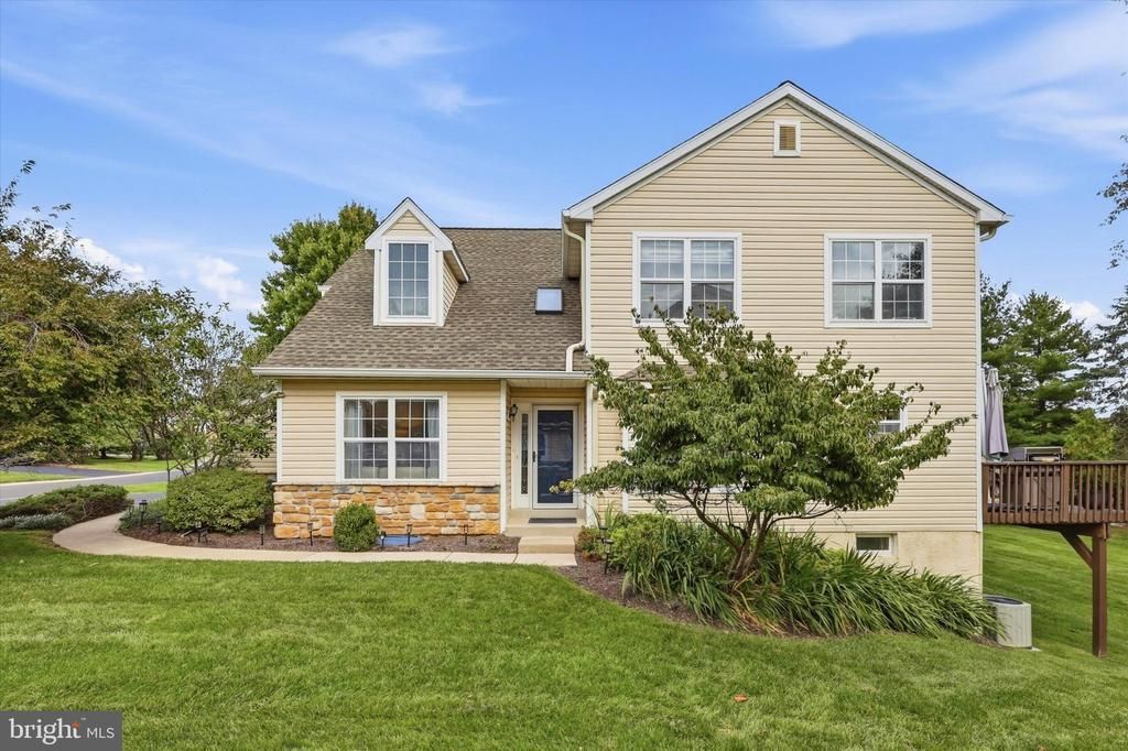152 CANTERBURY LANE, BLUE BELL, PA 19422