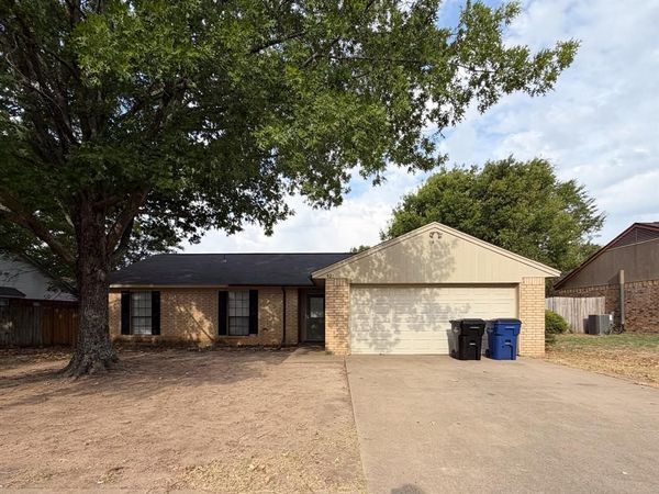 921 Park Place Boulevard , Midlothian, TX 76065