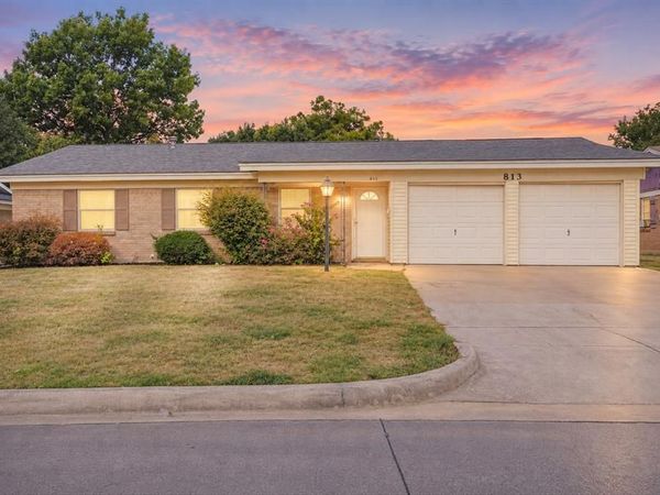 813 Jerry Lane, Bedford, TX 76022