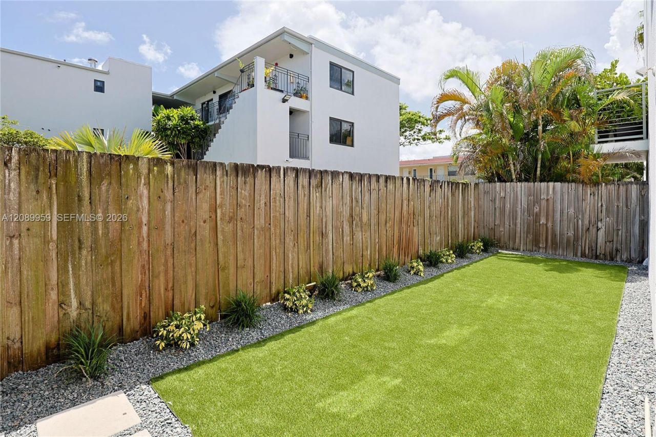 7520 SW 59th Pl, Unit 4D, South Miami, FL 33143 Photo