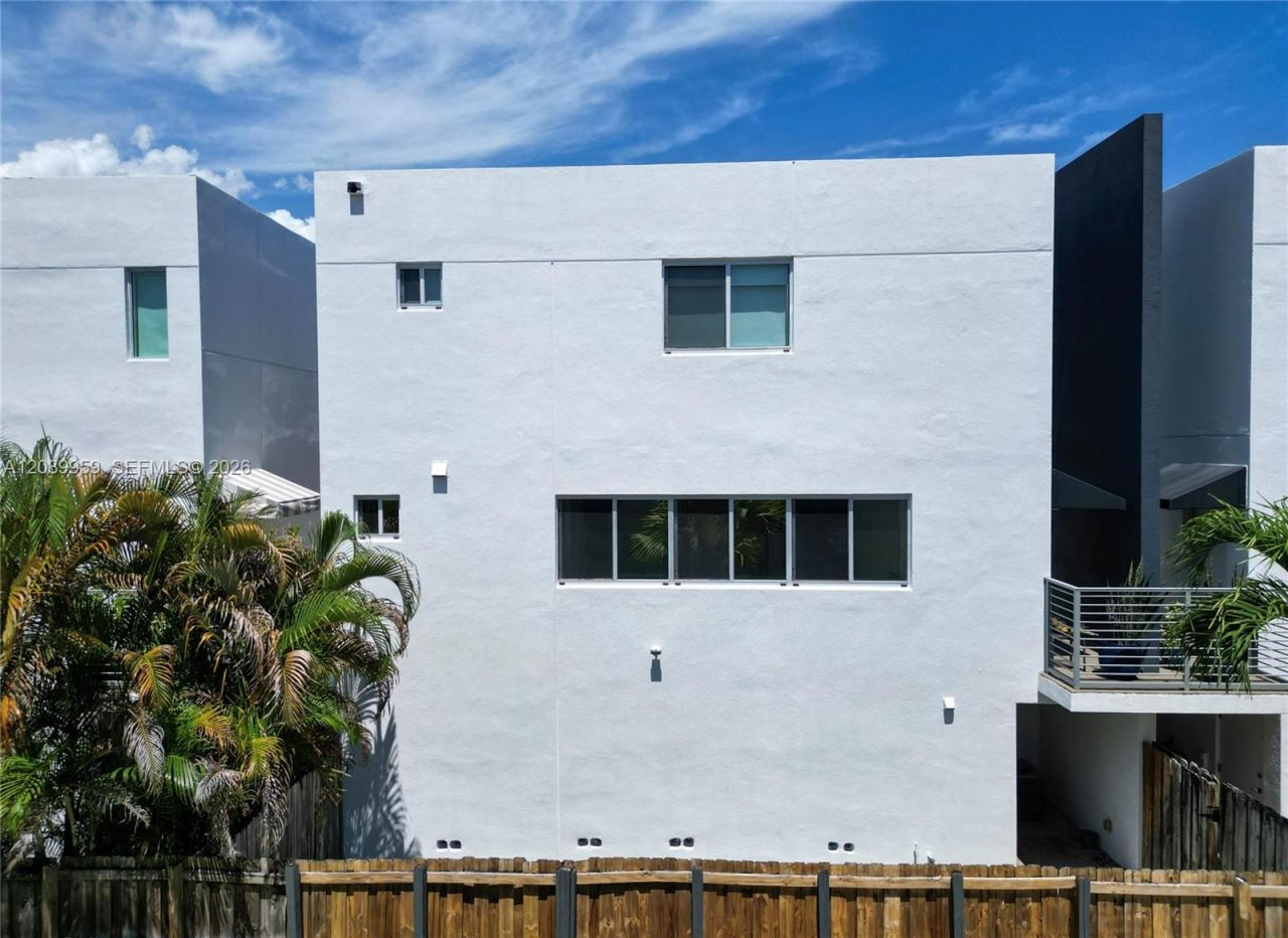 7520 SW 59th Pl, Unit 4D, South Miami, FL 33143 Photo