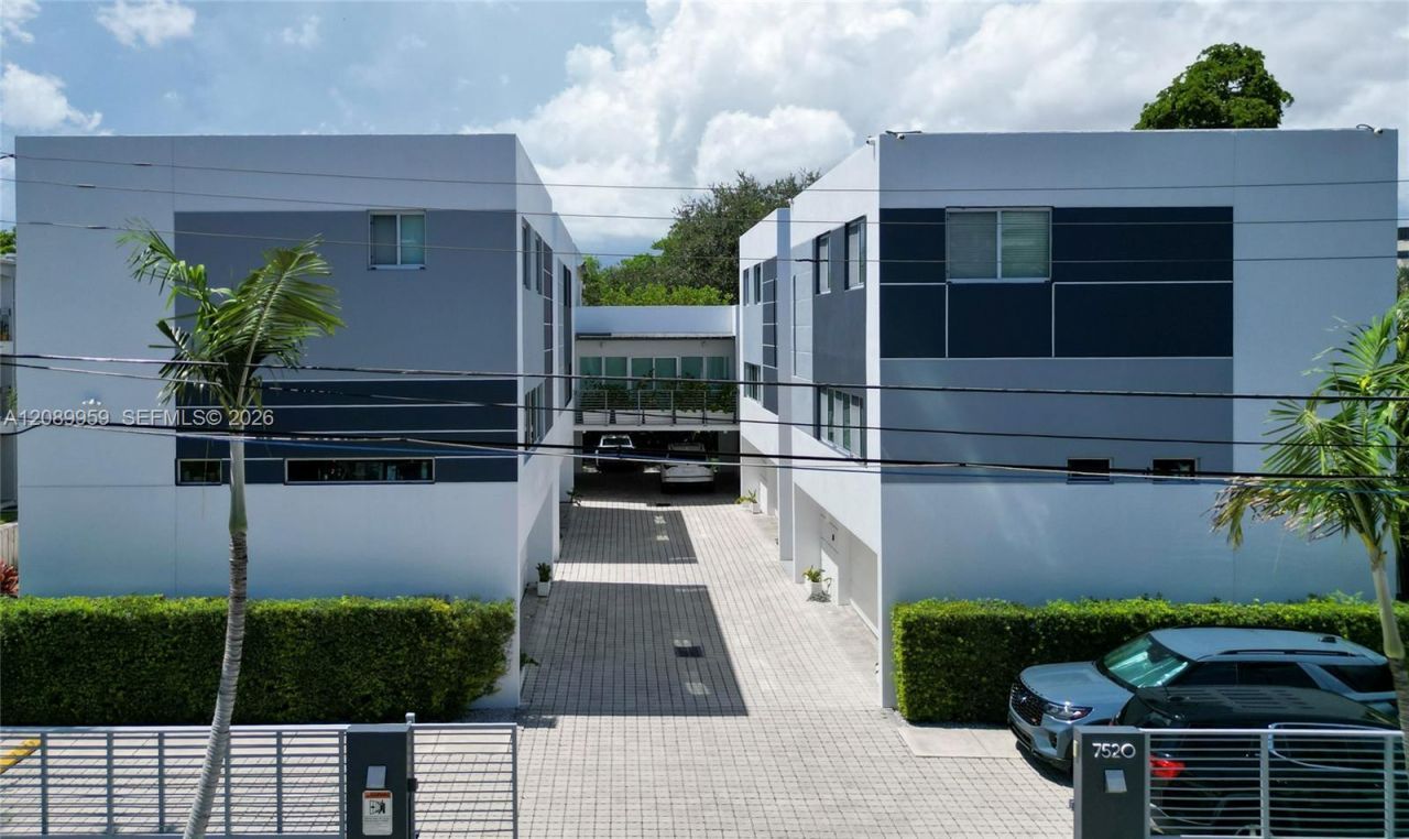 7520 SW 59th Pl, Unit 4D, South Miami, FL 33143 Photo