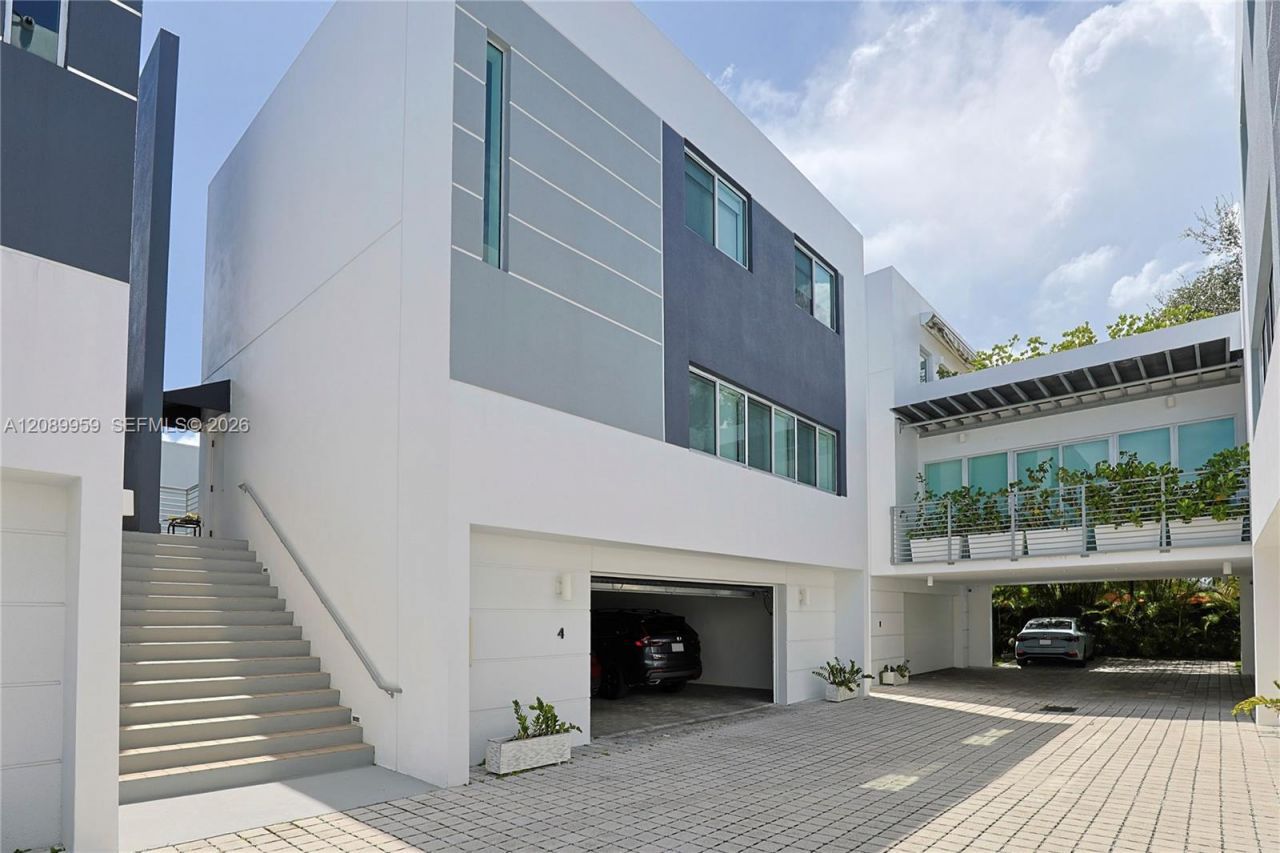 7520 SW 59th Pl, Unit 4D, South Miami, FL 33143 Photo