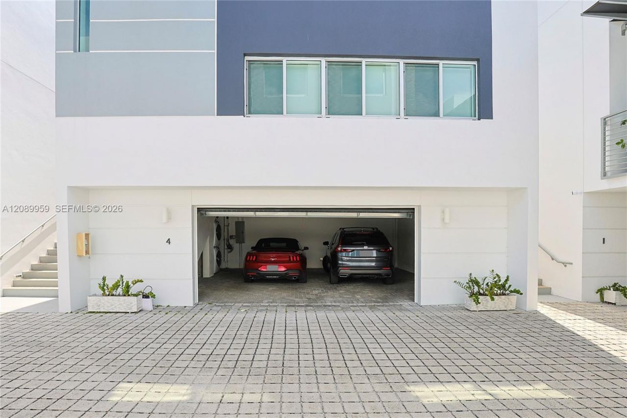 7520 SW 59th Pl, Unit 4D, South Miami, FL 33143 Photo