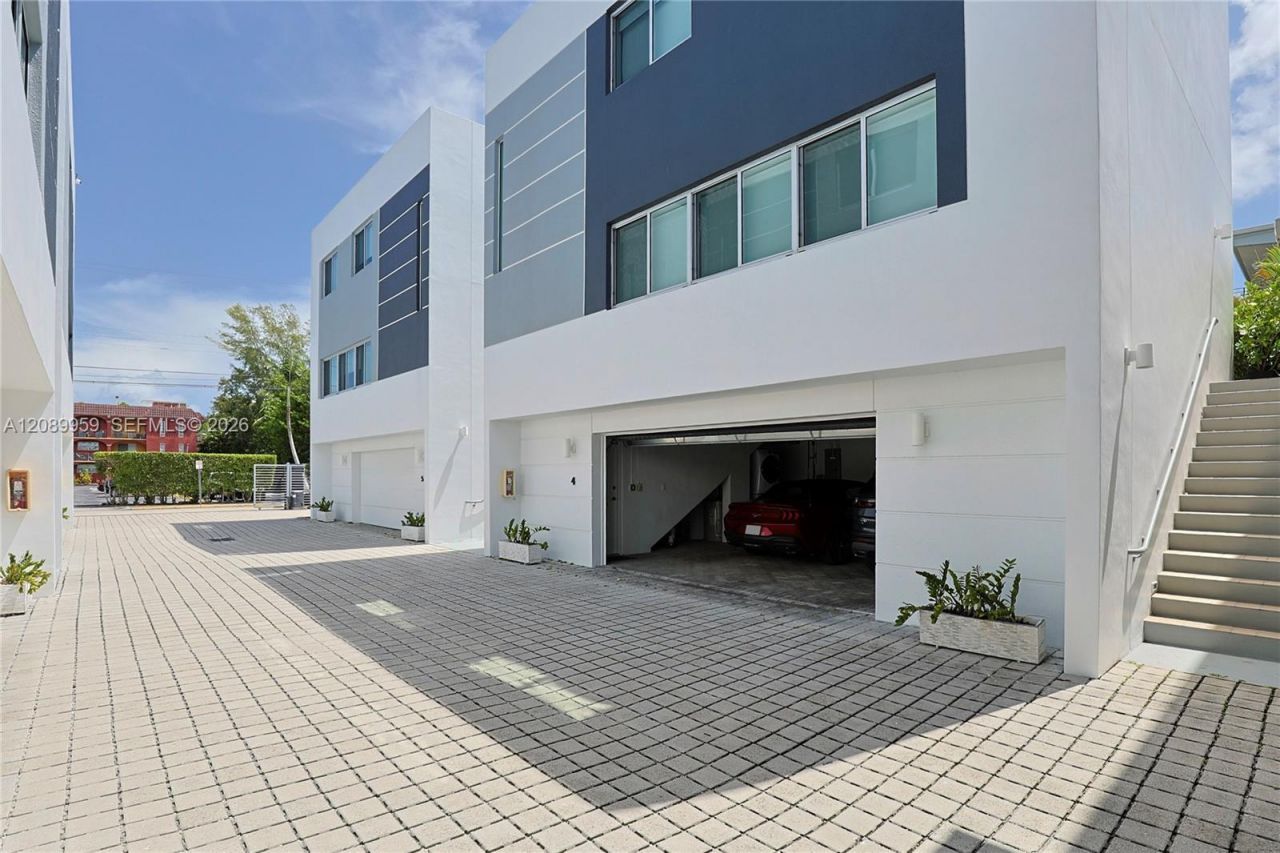 7520 SW 59th Pl, Unit 4D, South Miami, FL 33143 Photo