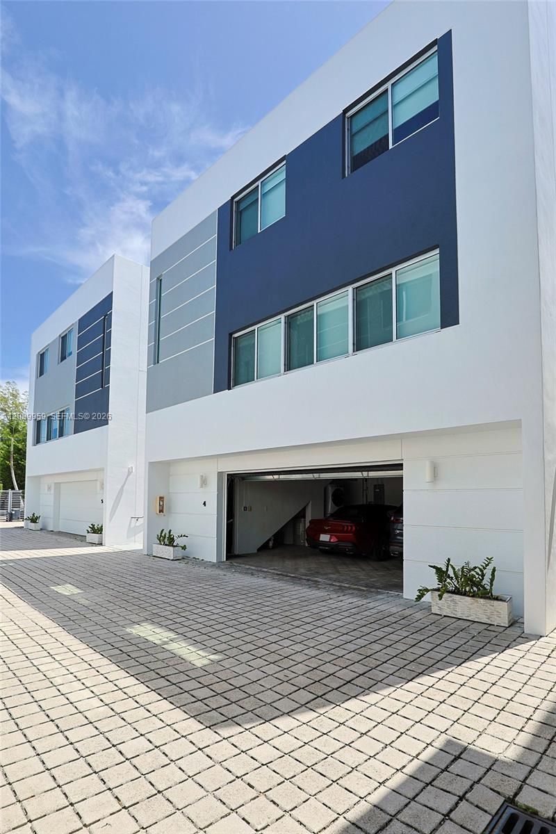7520 SW 59th Pl, Unit 4D, South Miami, FL 33143 Photo