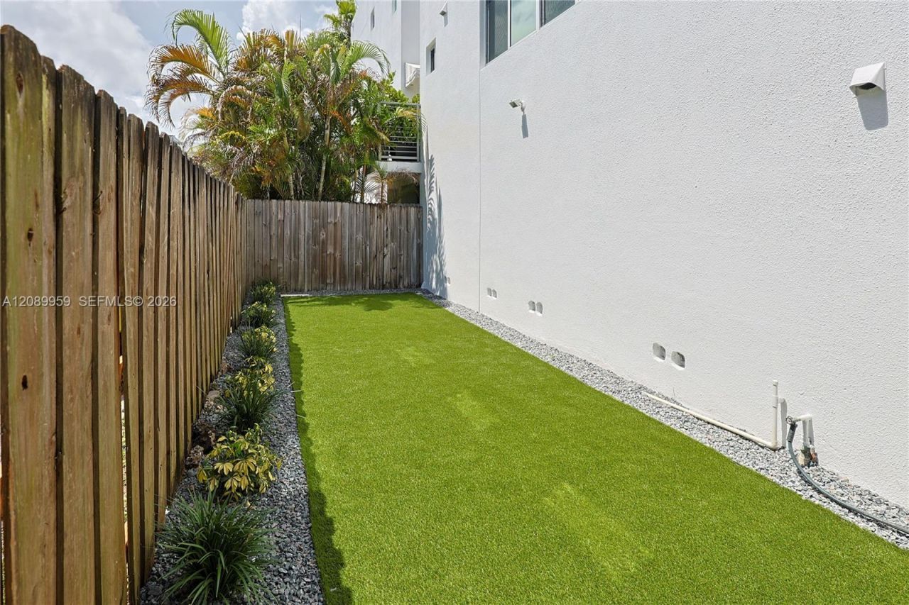 7520 SW 59th Pl, Unit 4D, South Miami, FL 33143 Photo