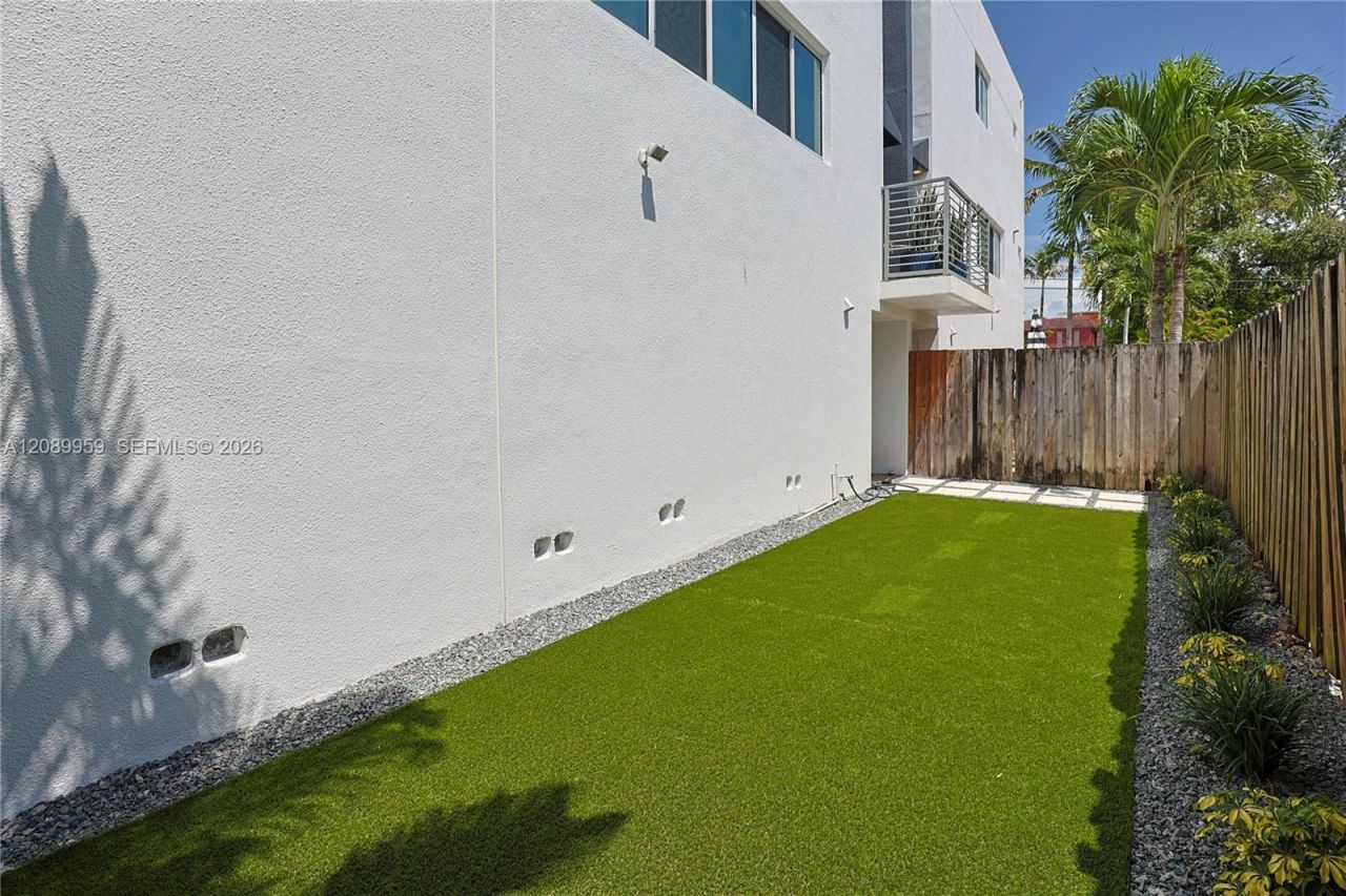 7520 SW 59th Pl, Unit 4D, South Miami, FL 33143 Photo