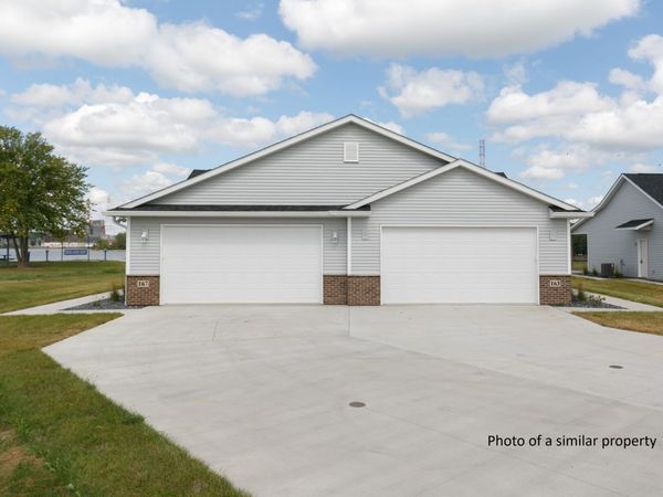 156 Skaloud Court , East Moline, IL 61244
