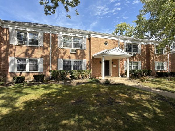 914 W St. James Street , Unit 1, Arlington Heights, IL 60005