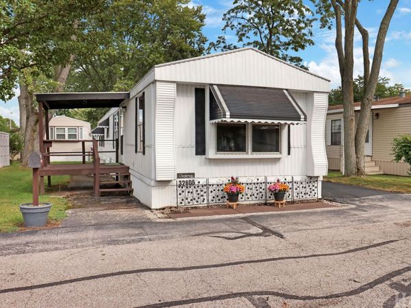 32605 N Center Lane , Grayslake, IL 60030