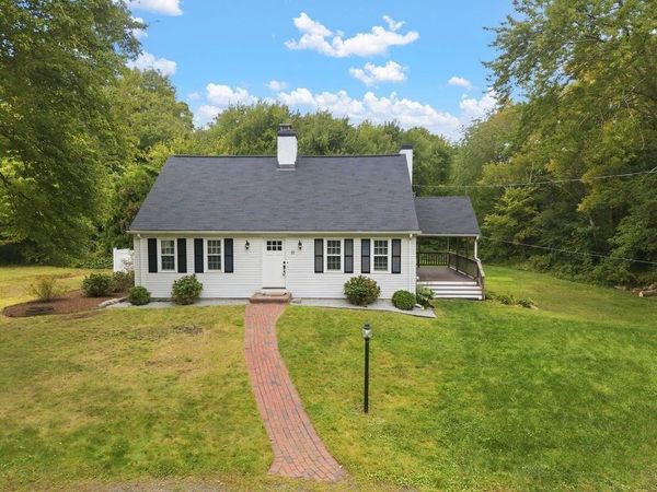 11 Bow St, Plainville, MA 02762