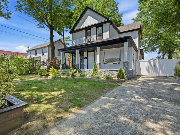 29 Elm Avenue , Hempstead, NY 11550