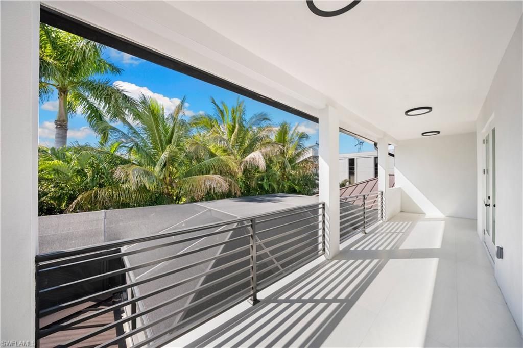 135 7th St N, Naples, FL 34102 Photo