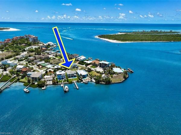 62 Dolphin CIR , NAPLES, FL 34113