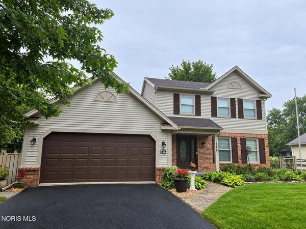 1579 Rosewood Drive, Bowling Green, OH 43402