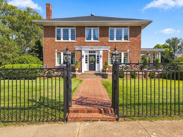 809 6th St E, Tuscumbia, AL 35674
