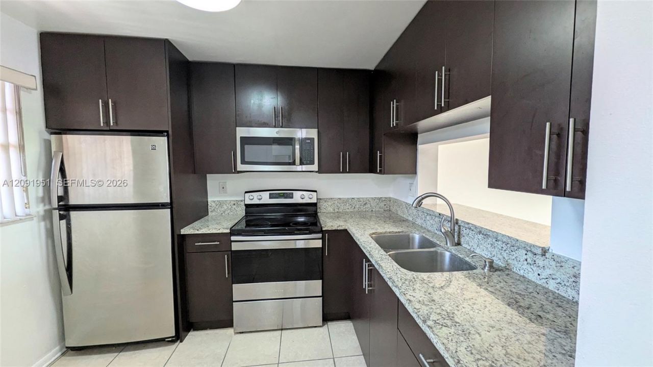10865 SW 112th Ave , Unit 312, Miami, FL 33176 Photo