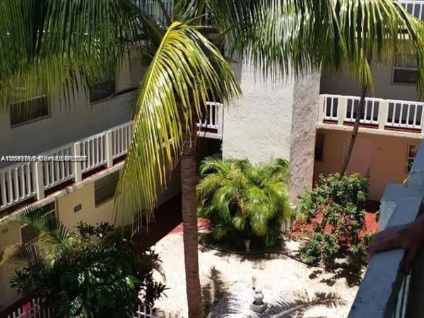 12890 NE 8th Ave , Unit 310, North Miami, FL 33161