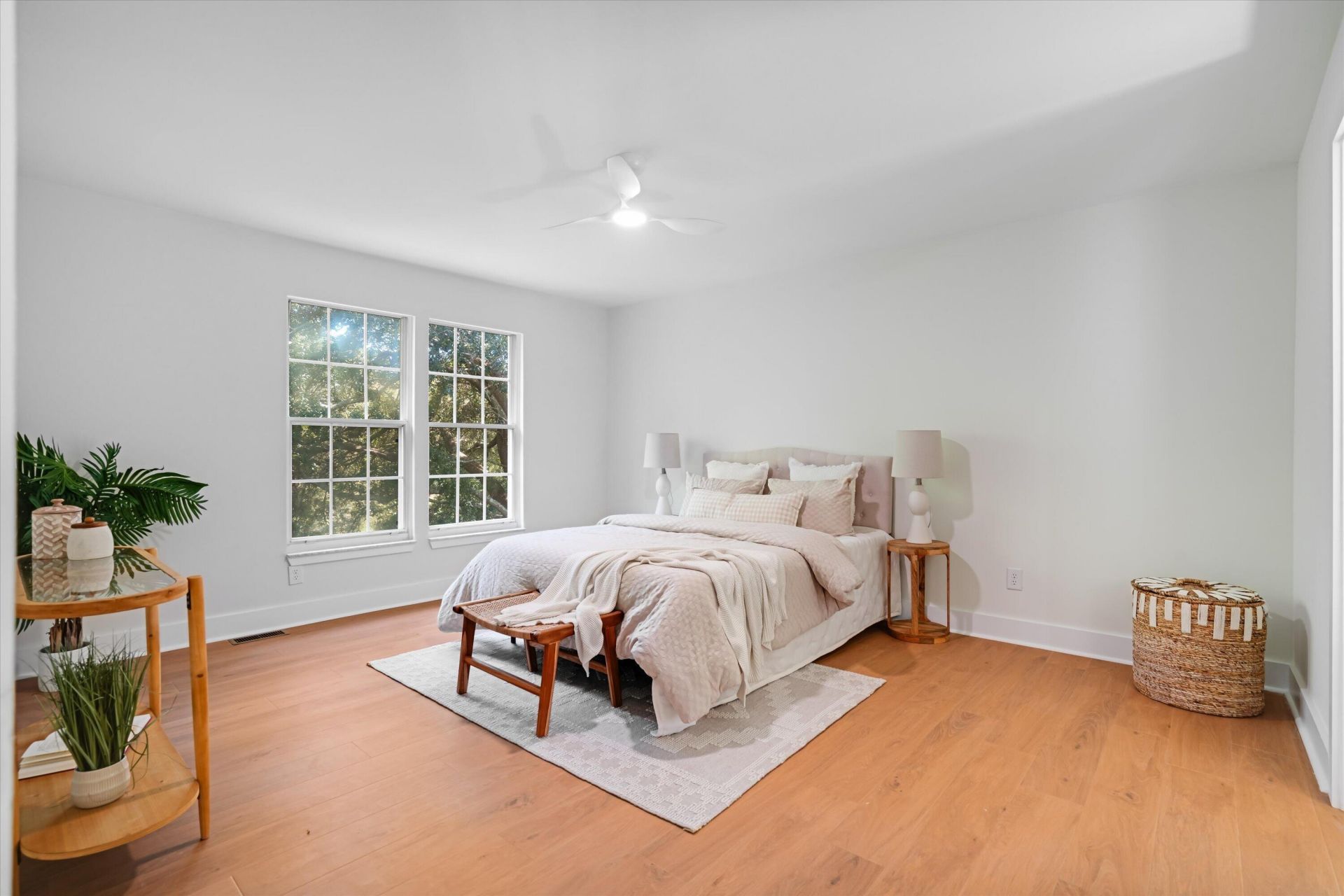 1498 Diamond Boulevard Photo 15