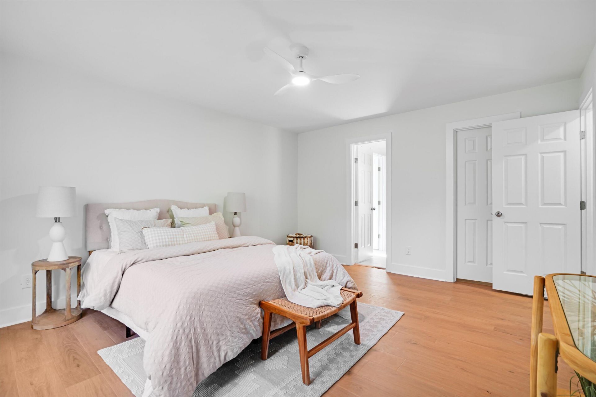 1498 Diamond Boulevard Photo 16