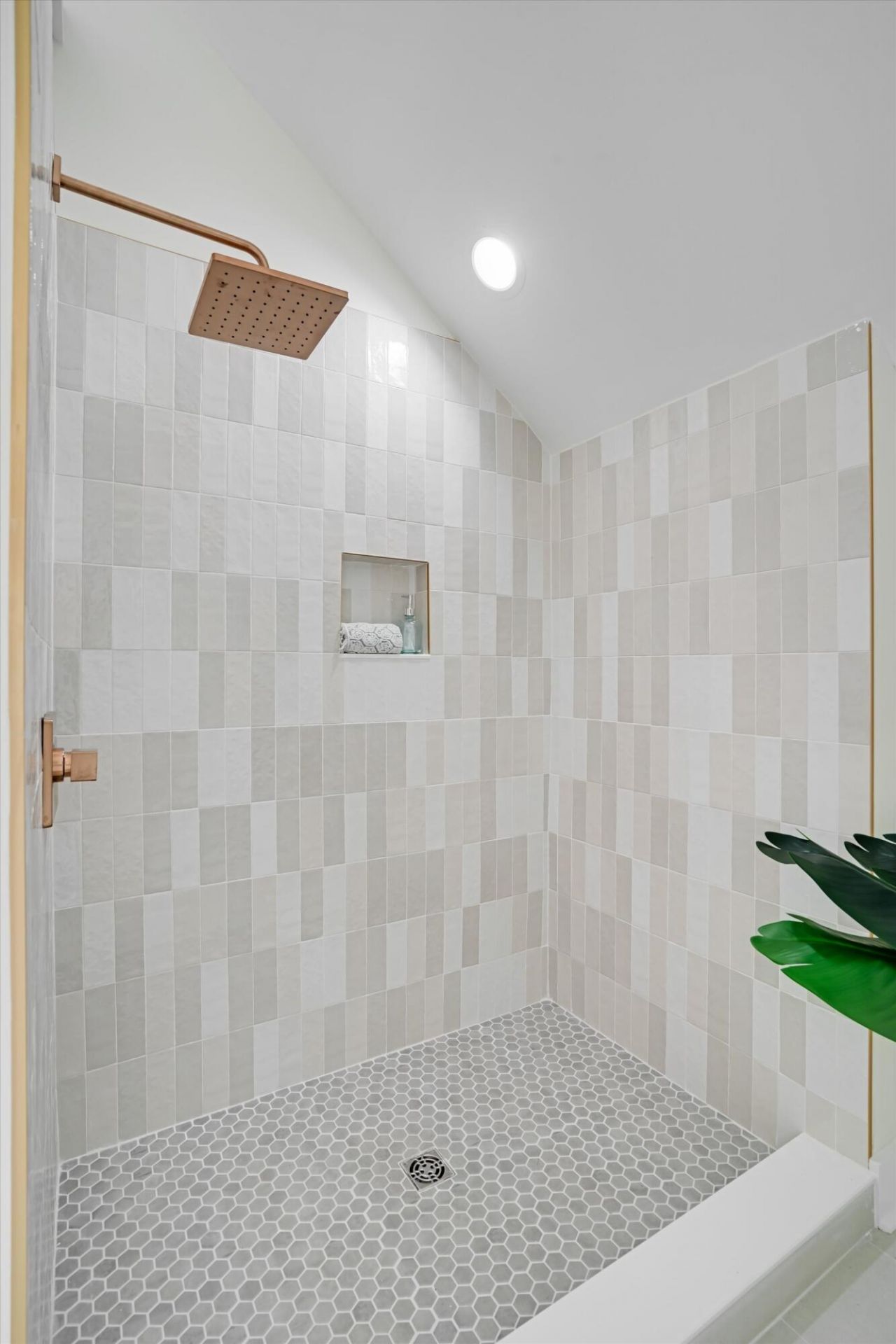 1498 Diamond Boulevard Photo 19