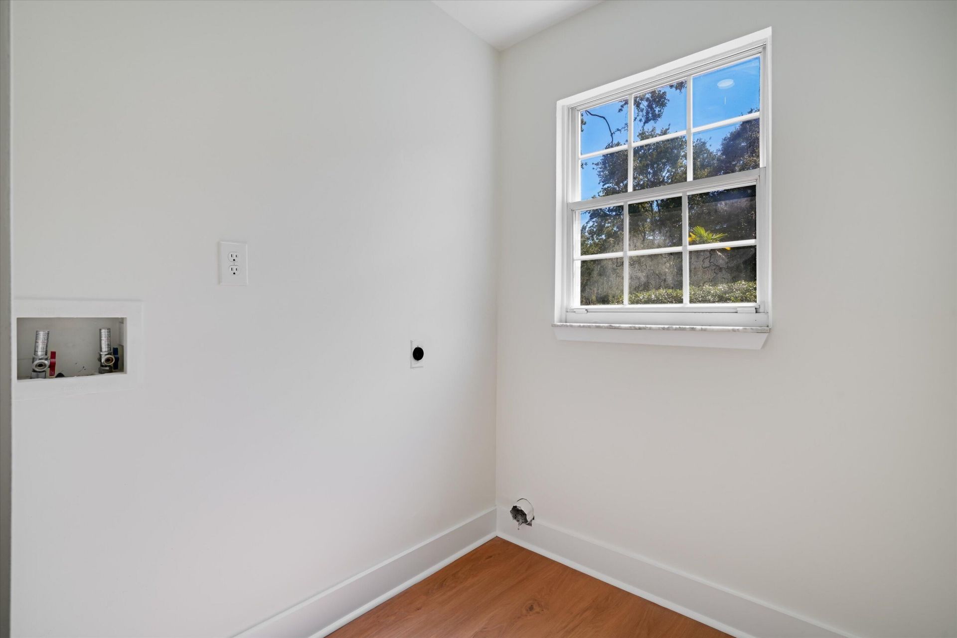 1498 Diamond Boulevard Photo 23