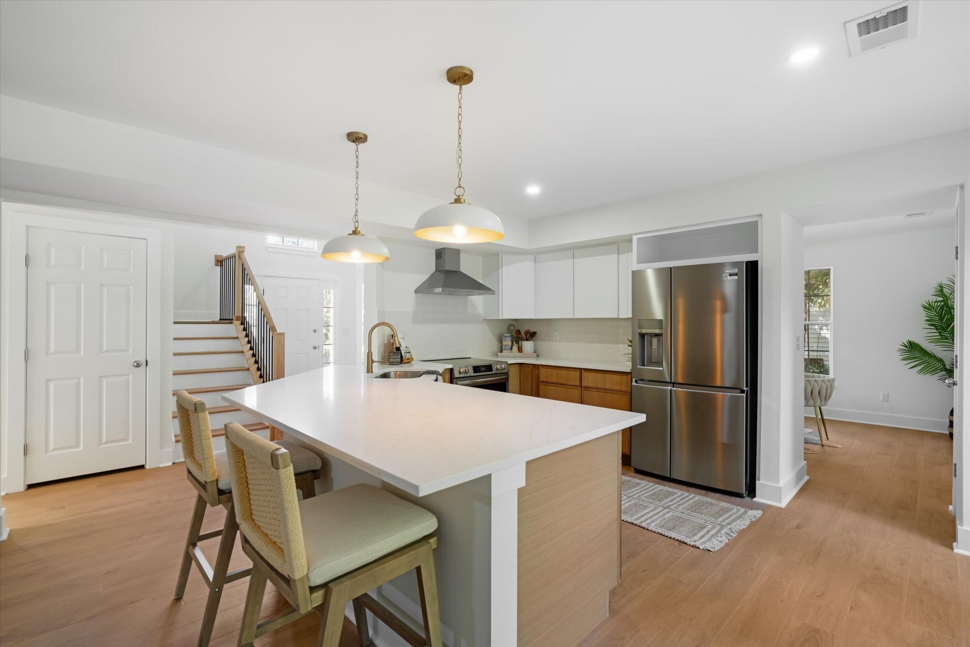 1498 Diamond Boulevard Photo 6