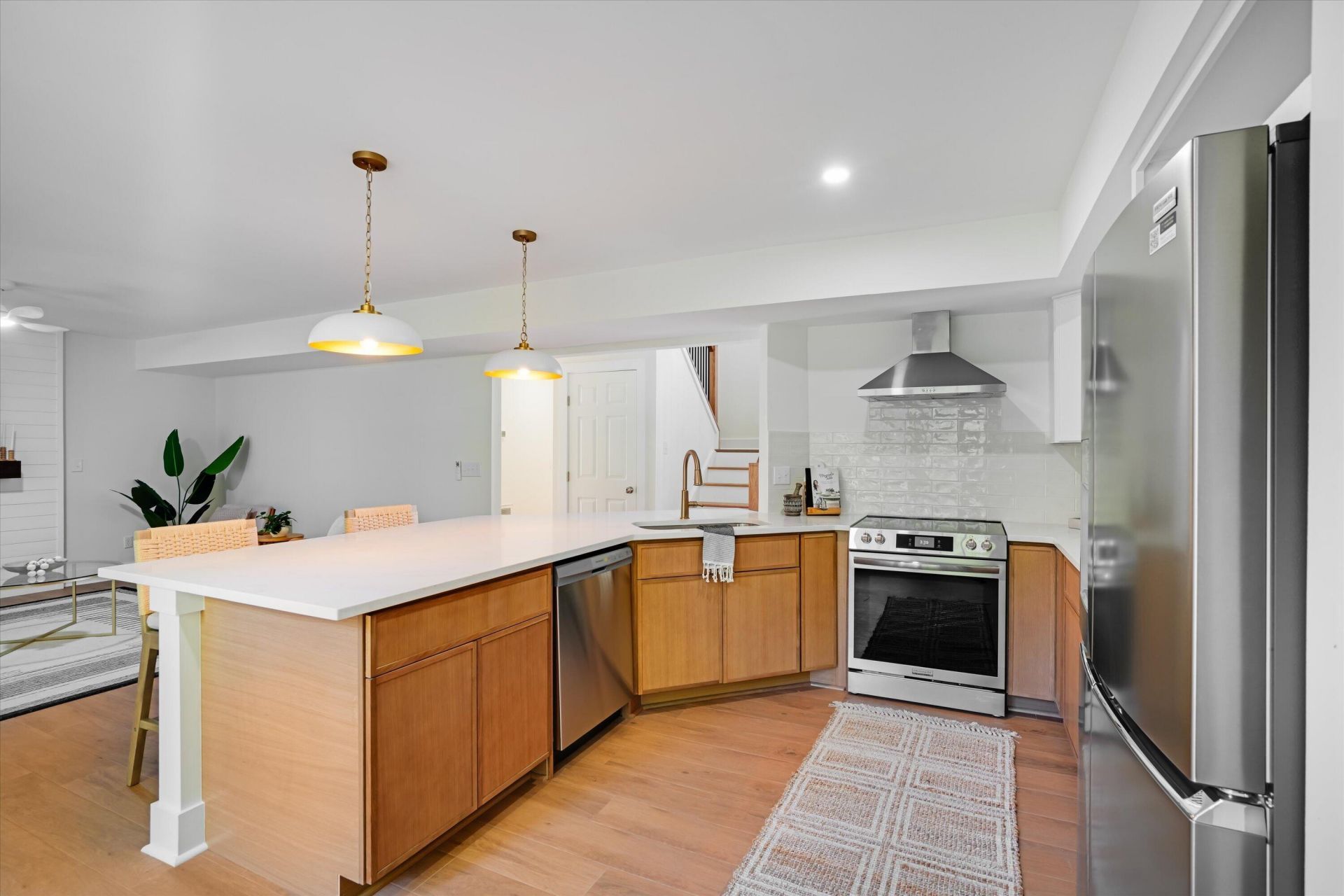 1498 Diamond Boulevard Photo 7
