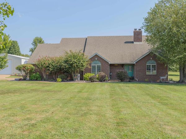 2022 S Center Road, Boonville, IN 47601