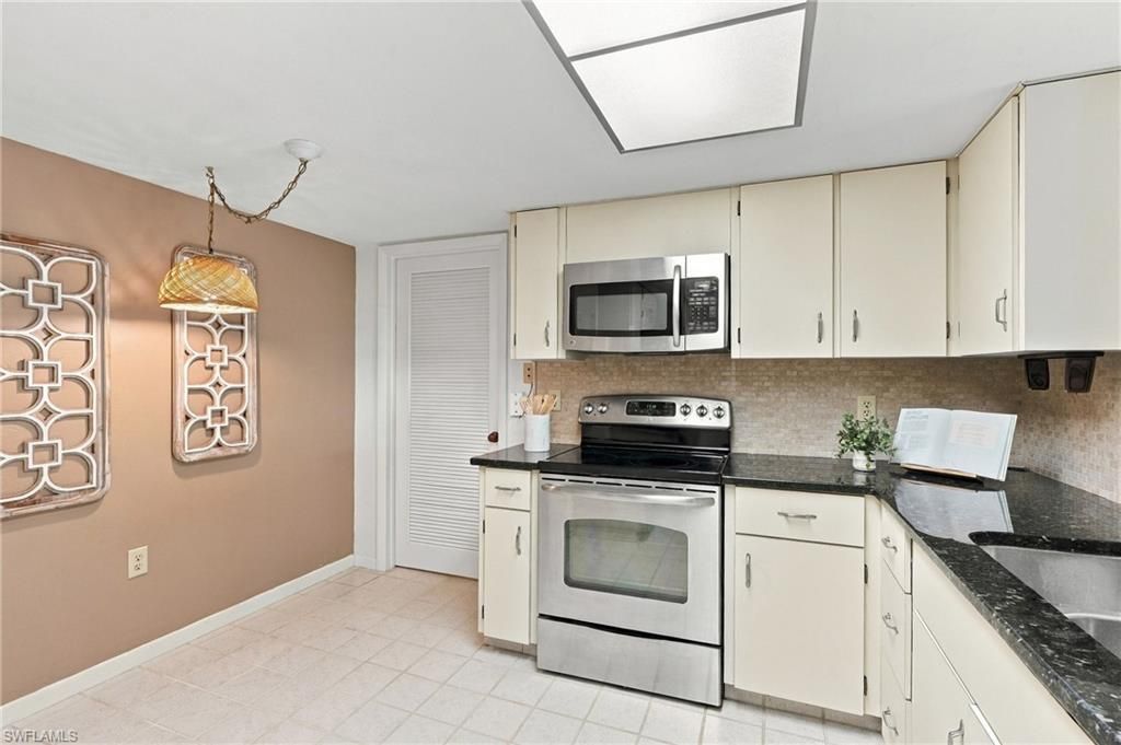 11030 Gulf Shore Dr, Unit 104, Naples, FL 34108 Photo