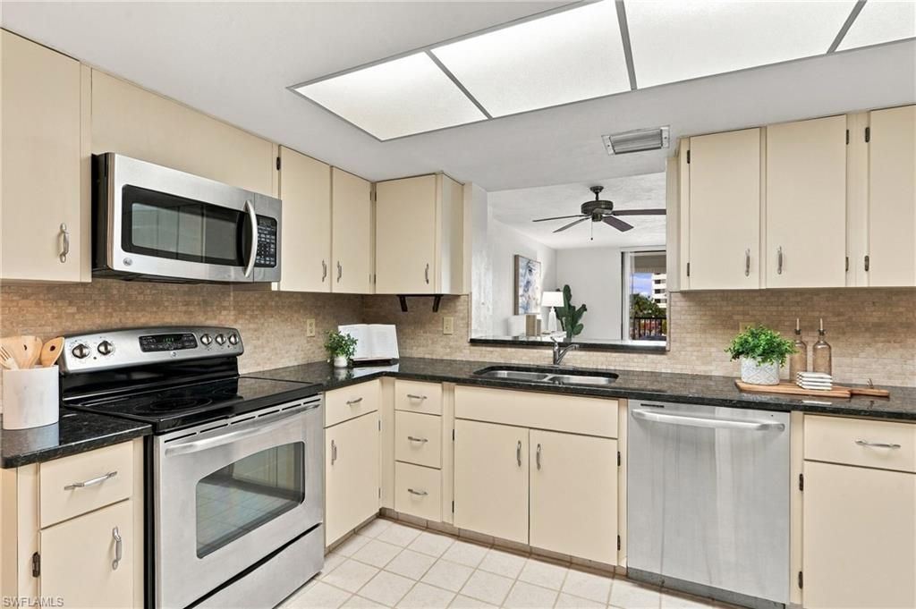 11030 Gulf Shore Dr, Unit 104, Naples, FL 34108 Photo