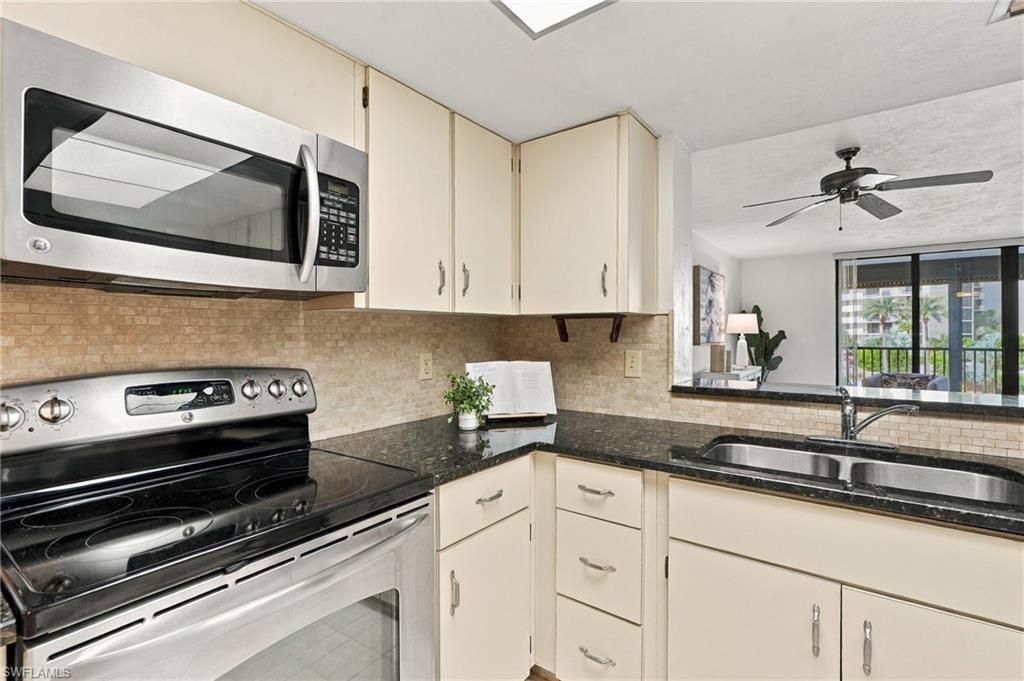 11030 Gulf Shore Dr, Unit 104, Naples, FL 34108 Photo