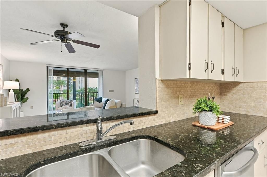 11030 Gulf Shore Dr, Unit 104, Naples, FL 34108 Photo