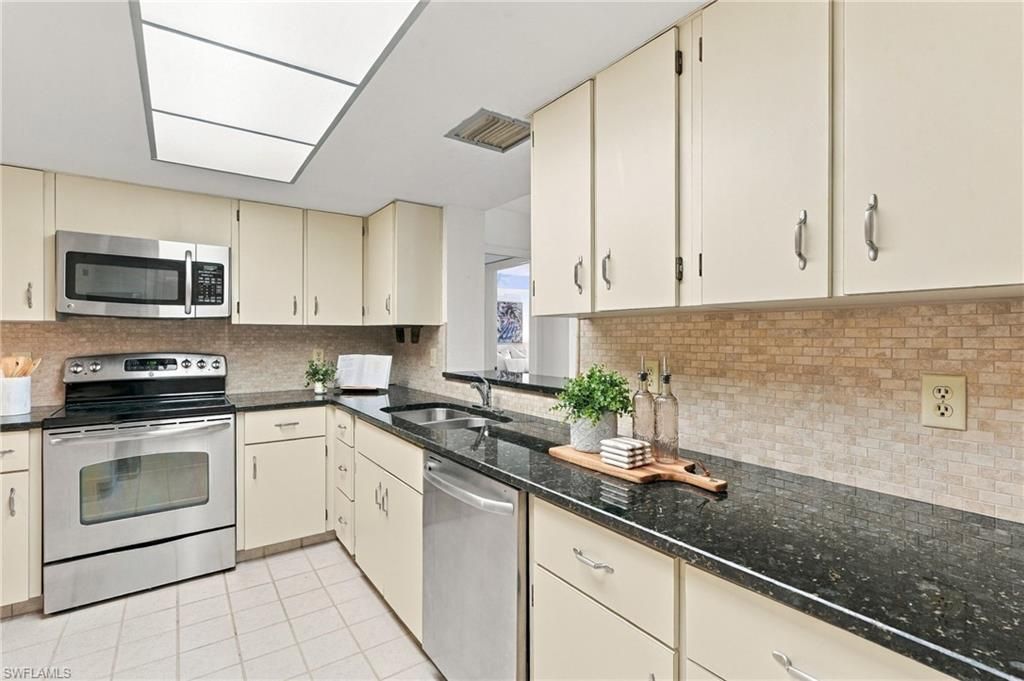 11030 Gulf Shore Dr, Unit 104, Naples, FL 34108 Photo