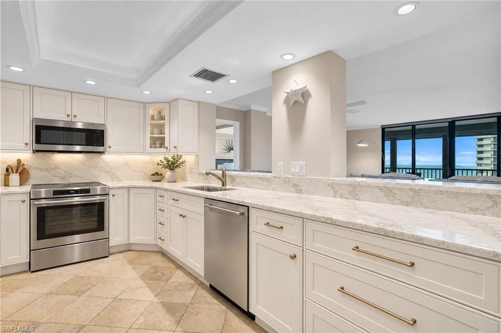 11030 Gulf Shore Dr, Unit 104, Naples, FL 34108 Photo