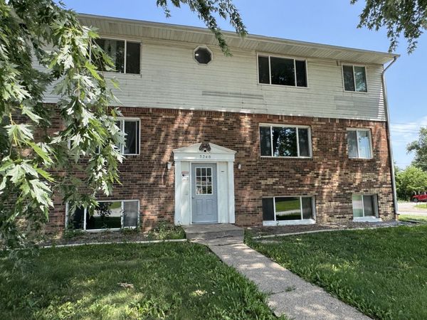 3240 Heatherton Drive , Unit 2, Davenport, IA 52804