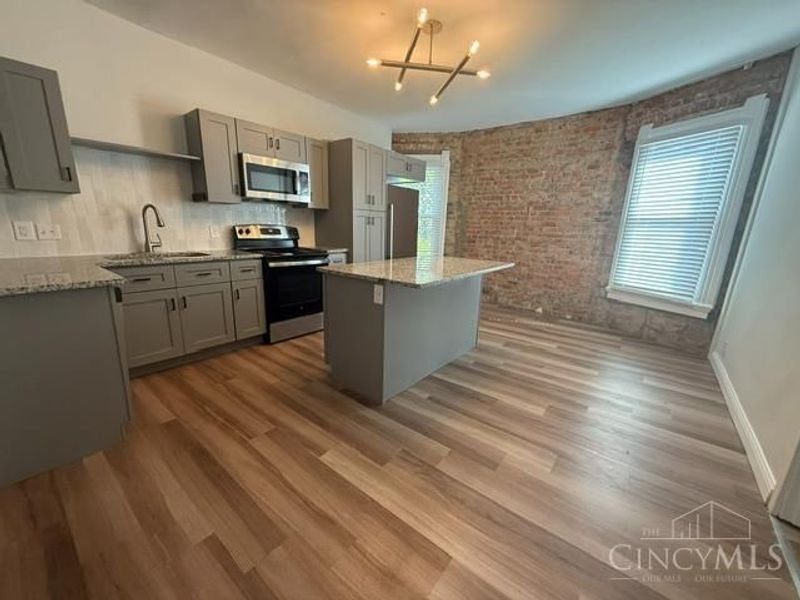 2226 Kemper Lane, Cincinnati, OH 45206 Photo 4