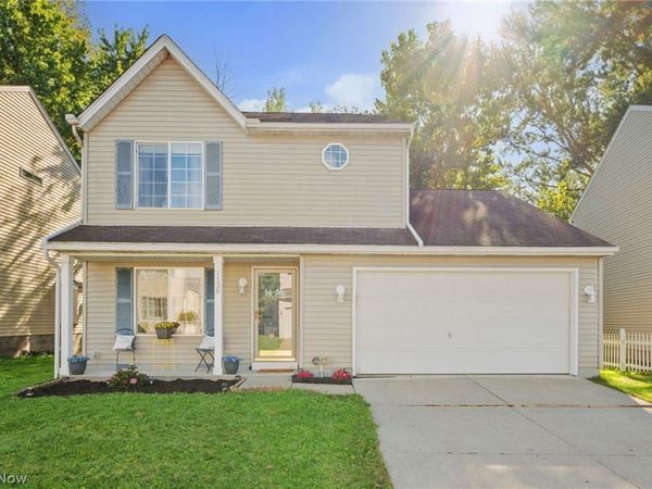 1138 Oxford Circle , Akron, OH 44312