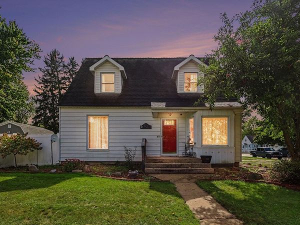 52 W Pine Street, Fremont, MI 49412