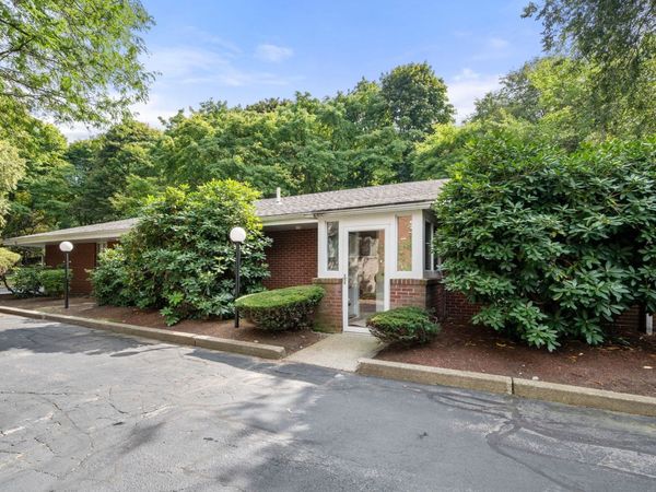 18 Chestnut Pl, Brookline, MA 02445