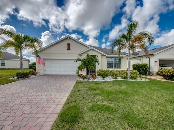 3162 Estancia LN, CAPE CORAL, FL 33909