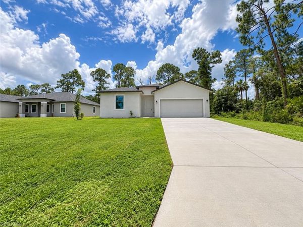 8056 Sherwood CIR, LABELLE, FL 33935