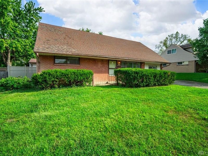 4867 Rittenhouse Drive, Huber Heights, OH 45424 Photo 1